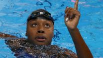 2016 Rio Olympics - Swimming - Final - Women's 100m Freestyle Final - Olympic Aquatics Stadium - Rio de Janeiro, Brazil - 11/08/2016. Simone Manuel (USA) of USA reacts after winning the gold and setting a new Olympic record. REUTERS/Marcos Brindicci TPX IMAGES OF THE DAY FOR EDITORIAL USE ONLY. NOT FOR SALE FOR MARKETING OR ADVERTISING CAMPAIGNS.